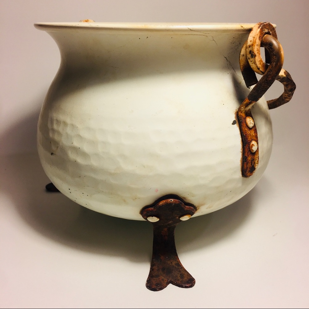 Western Germany Metal Cauldron - Picture 2 of 6